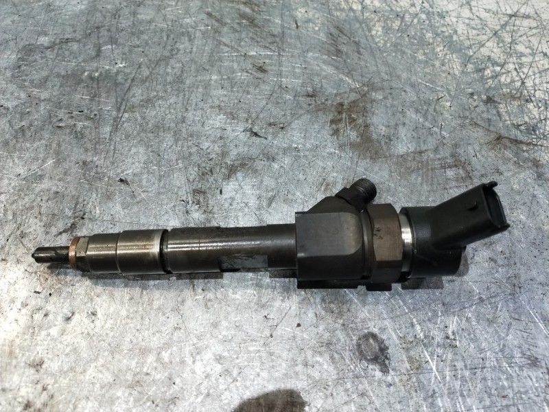 Recambio de inyector para volvo s40 berlina 1.9 d+ (85kw) referencia OEM IAM 0445110021 77001110 BOSCH