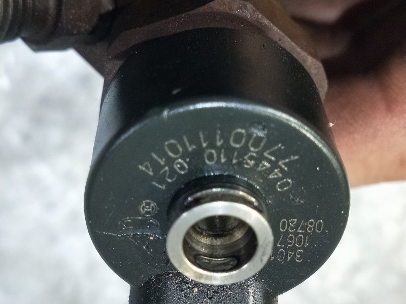 Recambio de inyector para volvo s40 berlina 1.9 d+ (85kw) referencia OEM IAM 0445110021 77001110 BOSCH