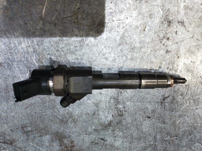 Recambio de inyector para volvo s40 berlina 1.9 d+ (85kw) referencia OEM IAM 0445110021 77001110 77001110