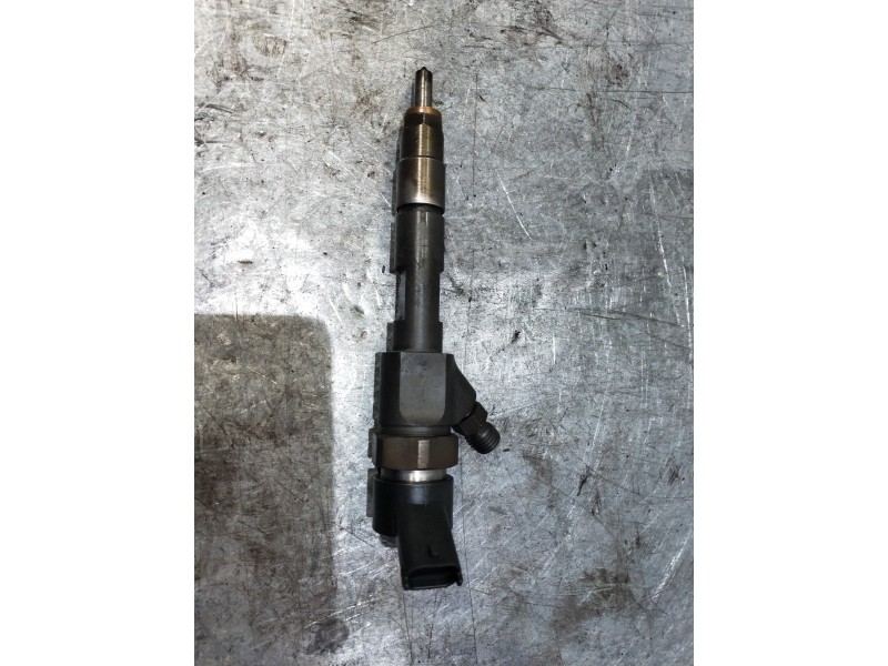 Recambio de inyector para volvo s40 berlina 1.9 d+ (85kw) referencia OEM IAM 0445110021 77001110 BOSCH