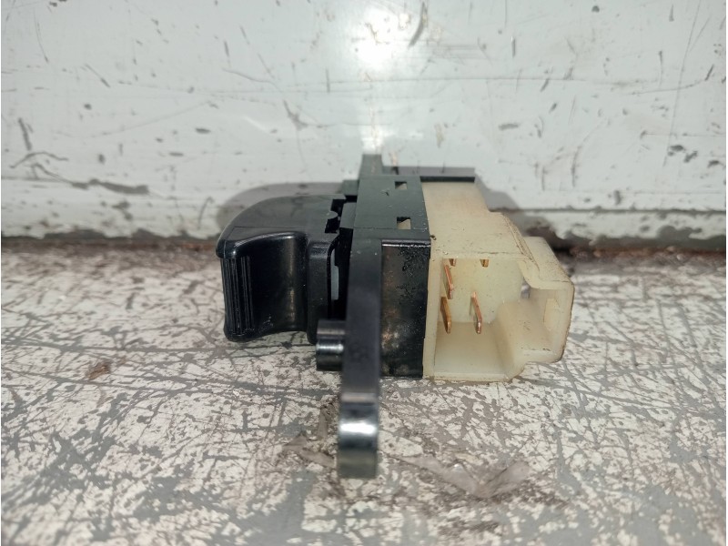 Recambio de mando elevalunas delantero derecho para nissan vanette cargo vanette cargo combi - 5 referencia OEM IAM   6P