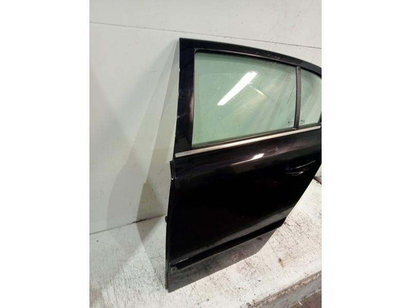 Recambio de puerta trasera izquierda para opel astra h berlina cosmo referencia OEM IAM   5P