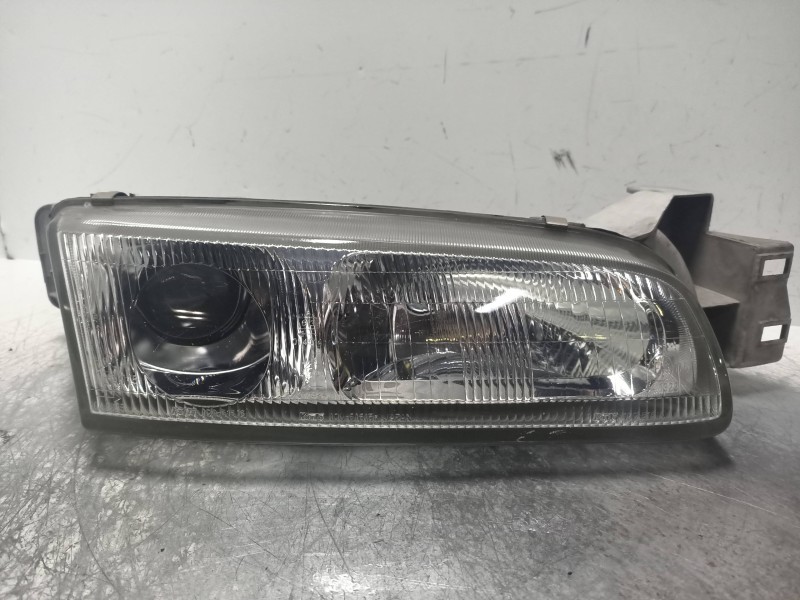 Recambio de faro derecho para mazda 626 berlina (ge) 2.5 v6 24v cat referencia OEM IAM   