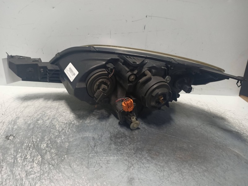 Recambio de faro derecho para mazda 3 berlina (bk) 2.0 crdt sportive referencia OEM IAM  LUPA 