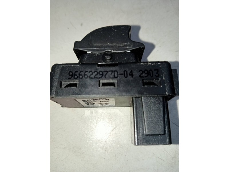 Recambio de mando elevalunas delantero derecho para peugeot 5008 active referencia OEM IAM 96662297ZD04 2903 5P