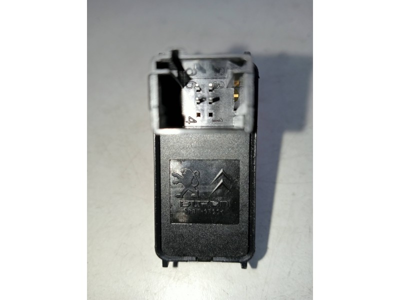 Recambio de mando elevalunas delantero derecho para peugeot 5008 active referencia OEM IAM 96662297ZD04 2903 5P