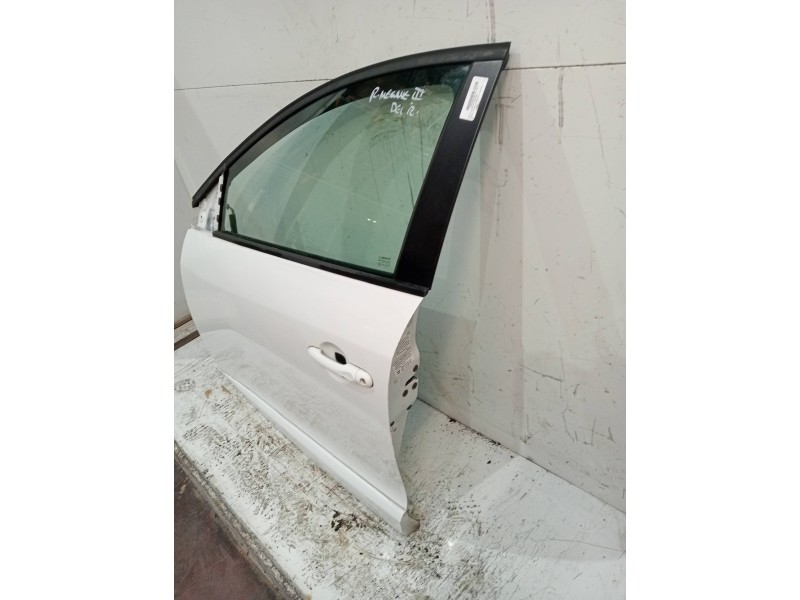 Recambio de puerta delantera izquierda para renault megane iii berlina 5 p business referencia OEM IAM   5P