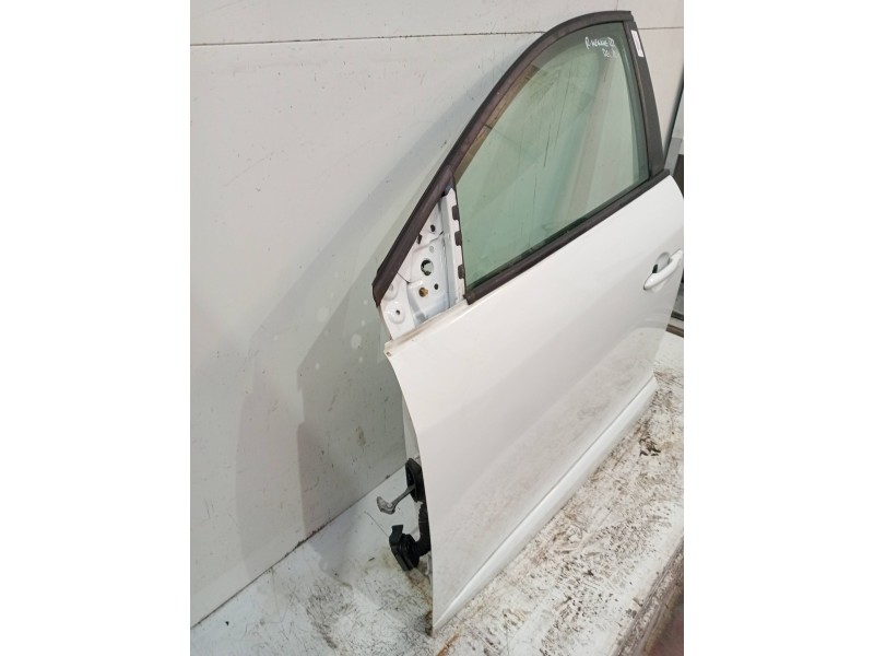 Recambio de puerta delantera izquierda para renault megane iii berlina 5 p business referencia OEM IAM   5P