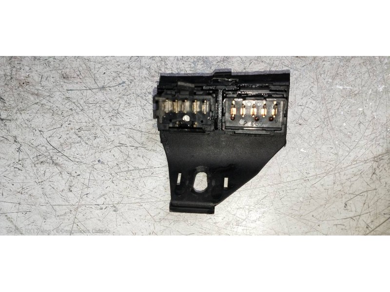 Recambio de mando elevalunas delantero izquierdo para citroen xantia berlina 1.9 td sx referencia OEM IAM 9619323380  