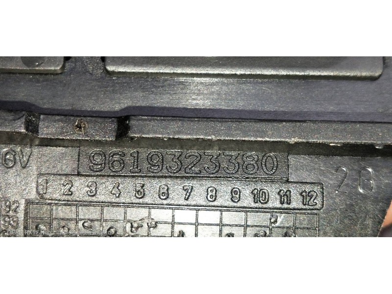 Recambio de mando elevalunas delantero izquierdo para citroen xantia berlina 1.9 td sx referencia OEM IAM 9619323380  