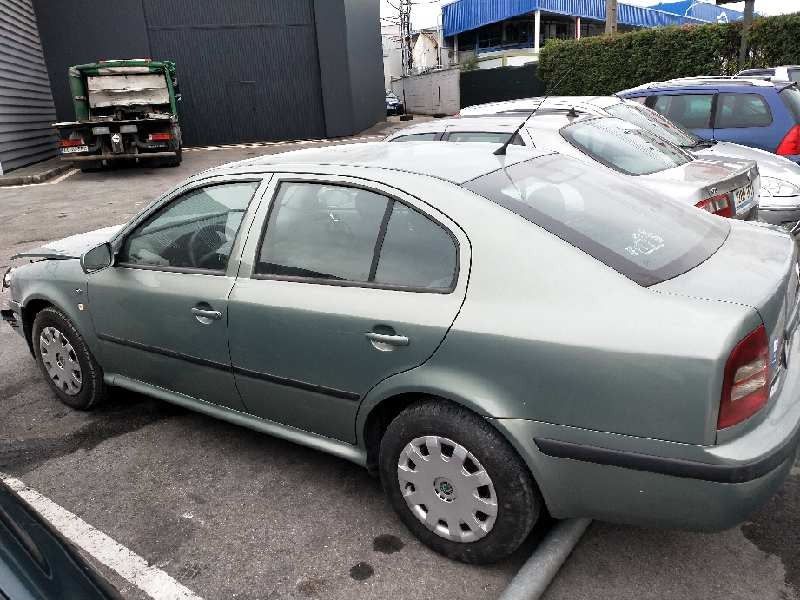 skoda octavia berlina (1u2) del año 2002
