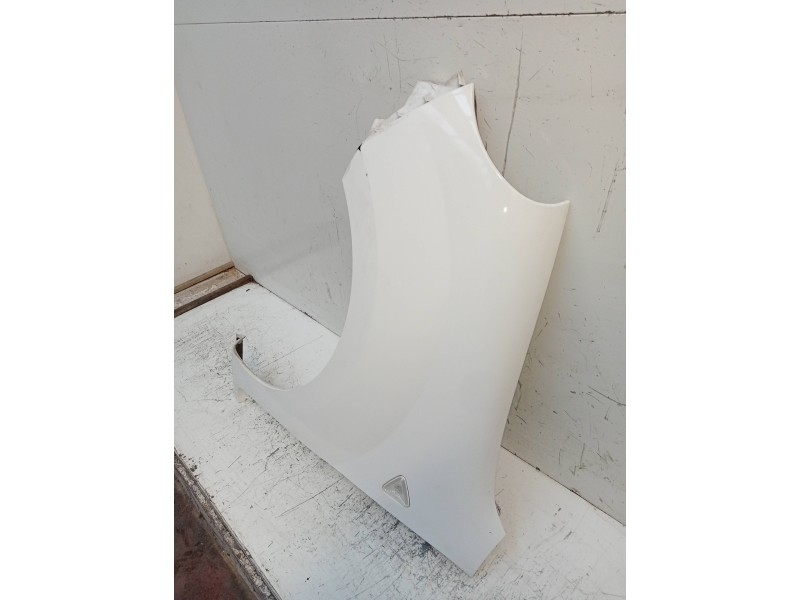 Recambio de aleta delantera izquierda para renault kangoo dynamique referencia OEM IAM   