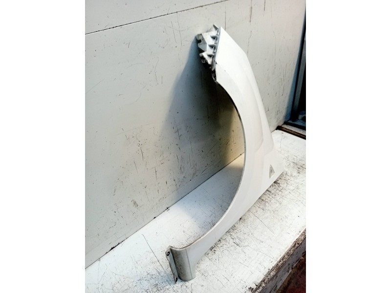 Recambio de aleta delantera izquierda para renault kangoo dynamique referencia OEM IAM   