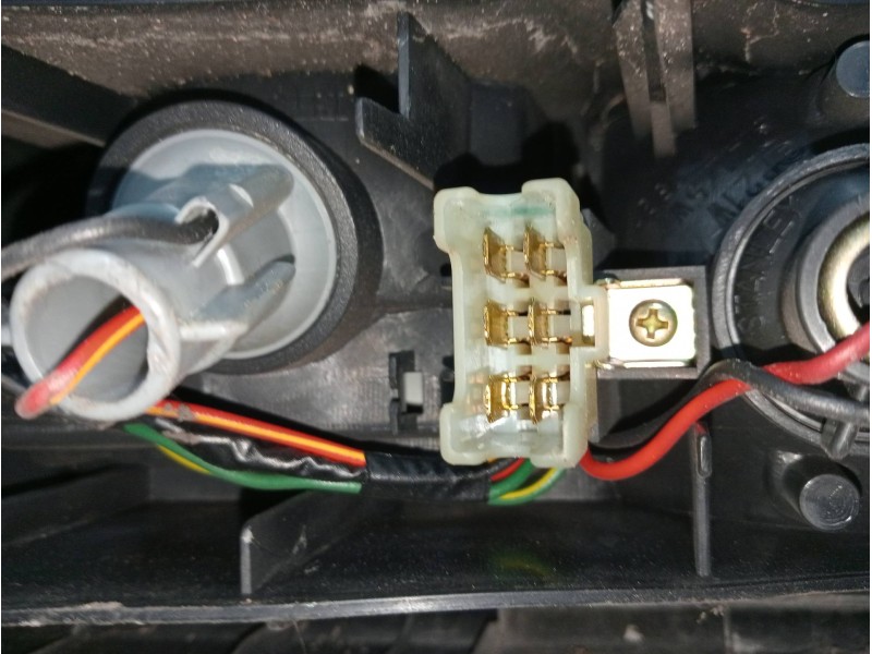 Recambio de piloto trasero izquierdo para mazda 323 berlina (bg) glx referencia OEM IAM   