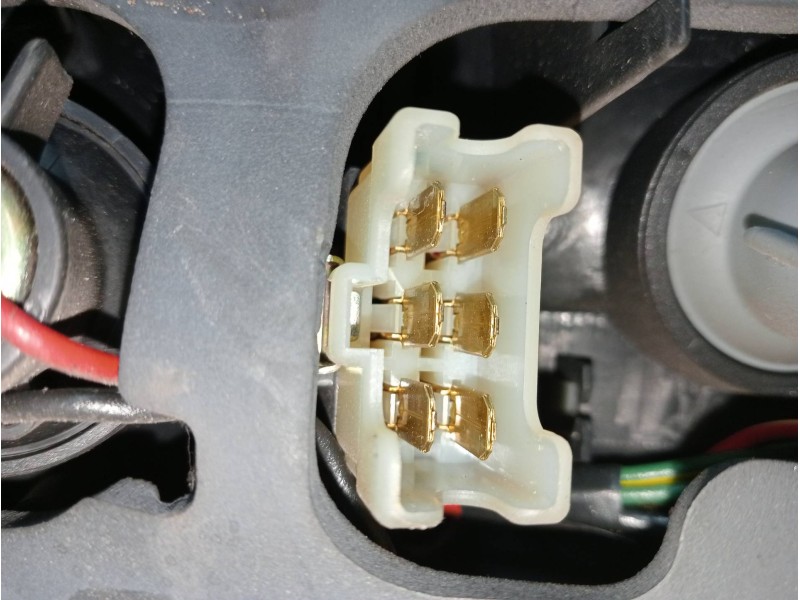 Recambio de piloto trasero derecho para mazda 323 berlina c/f/s (ba) referencia OEM IAM    Recambio de piloto trasero derecho para mazda 323 berlina c/f/s (ba) referencia OEM IAM