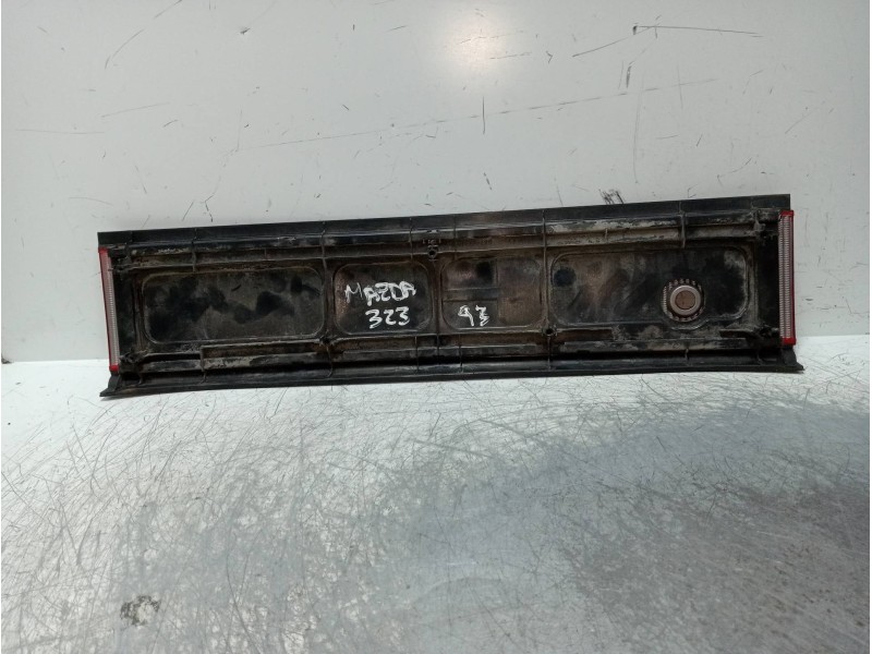 Recambio de piloto trasero central para mazda 323 berlina c/f/s (ba) referencia OEM IAM   