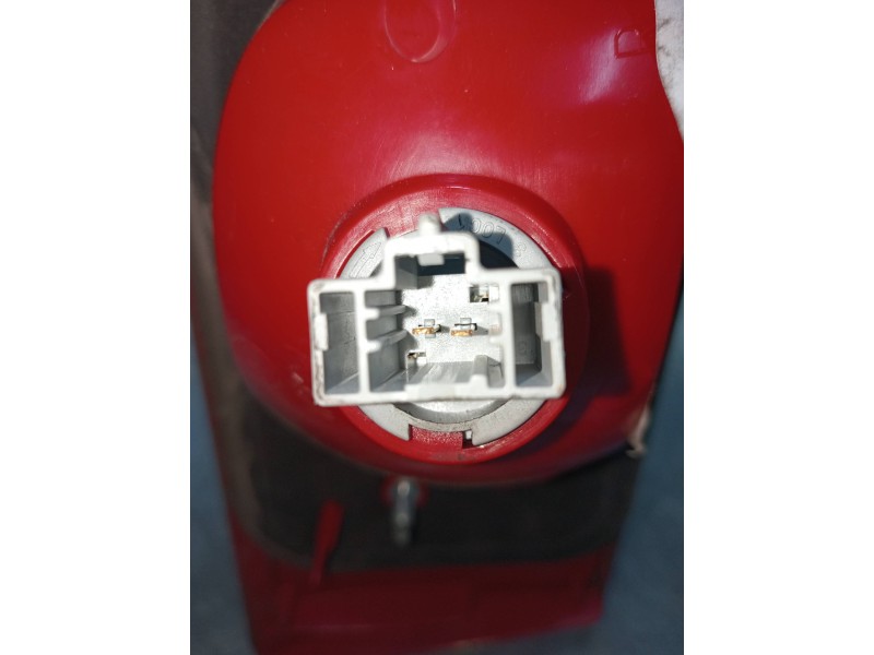 Recambio de piloto trasero derecho interior para mazda 2 berlina (dy) 1.4 diesel cat referencia OEM IAM   