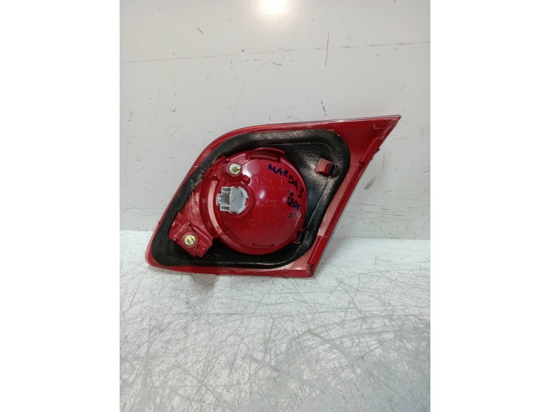 Recambio de piloto trasero derecho interior para mazda 3 berlina (bk) referencia OEM IAM    Recambio de piloto trasero derecho interior para mazda 3 berlina (bk) referencia OEM IAM
