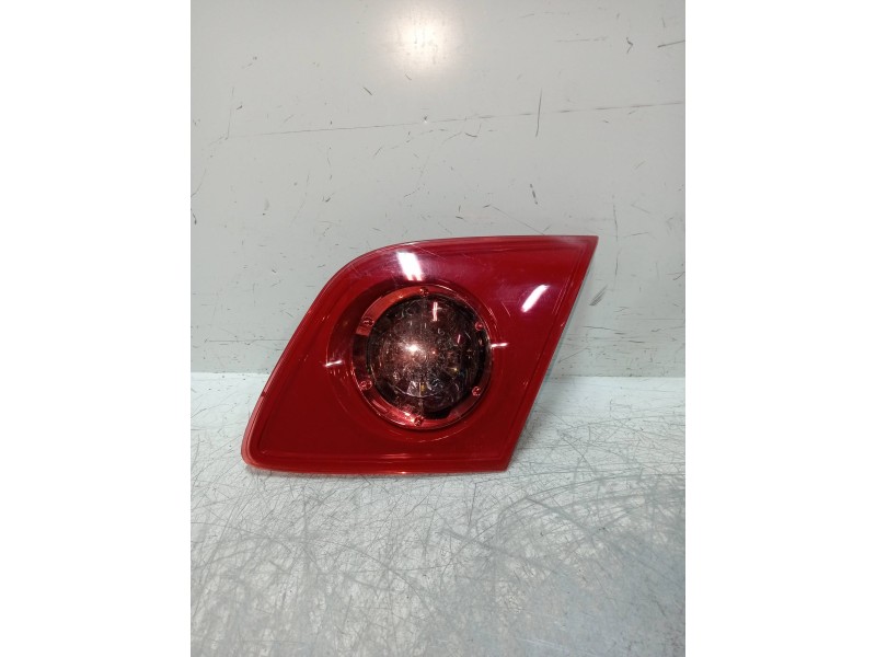 Recambio de piloto trasero derecho interior para mazda 3 berlina (bk) referencia OEM IAM    Recambio de piloto trasero derecho interior para mazda 3 berlina (bk) referencia OEM IAM