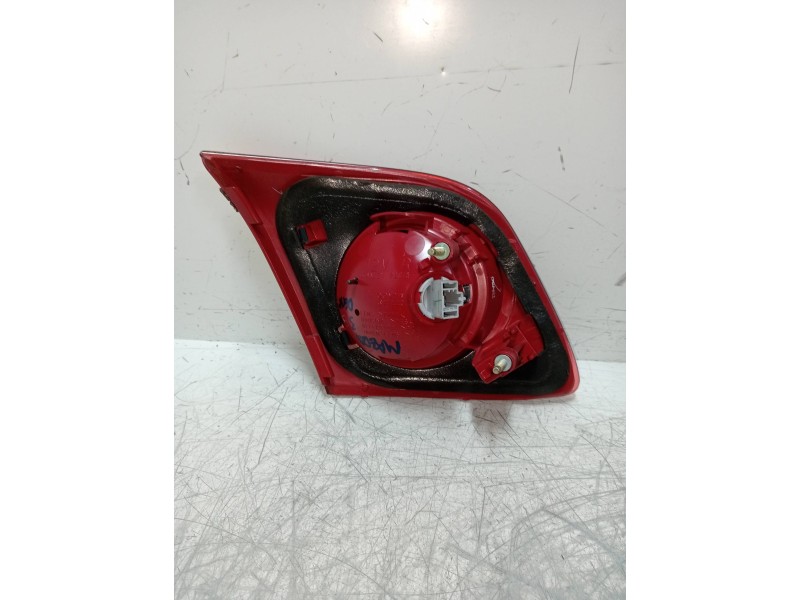 Recambio de piloto trasero derecho interior para mazda 3 berlina (bk) referencia OEM IAM    Recambio de piloto trasero derecho interior para mazda 3 berlina (bk) referencia OEM IAM