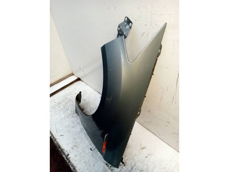 Recambio de aleta delantera izquierda para ford mondeo ber. (ca2) ghia referencia OEM IAM   