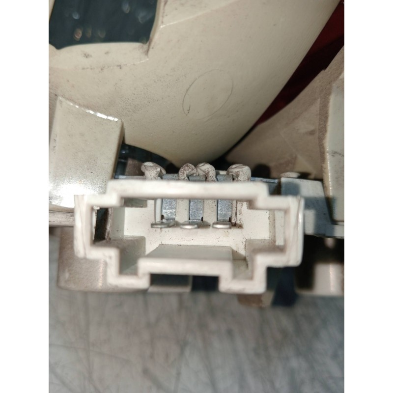 Recambio de piloto trasero derecho interior para mercedes clase b (w245) 180 cdi (245.207) referencia OEM IAM A1698201664  