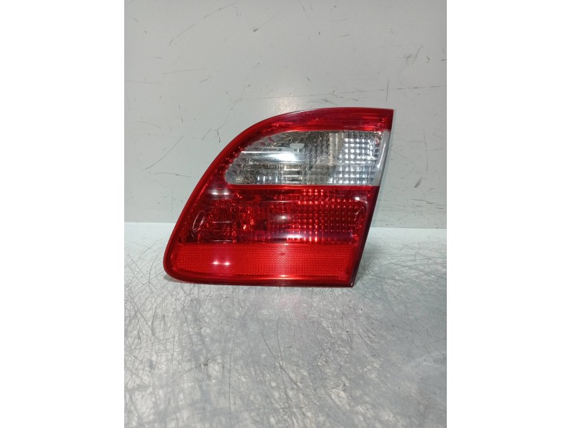 Recambio de piloto trasero derecho interior para mercedes clase e (w211) familiar 280 t cdi (211.223) referencia OEM IAM A211820