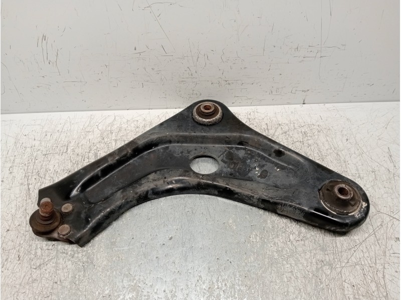 Recambio de brazo suspension inferior delantero izquierdo para peugeot 207 sport referencia OEM IAM   