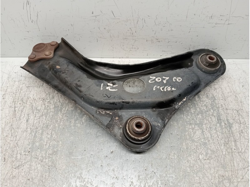 Recambio de brazo suspension inferior delantero izquierdo para peugeot 207 sport referencia OEM IAM   