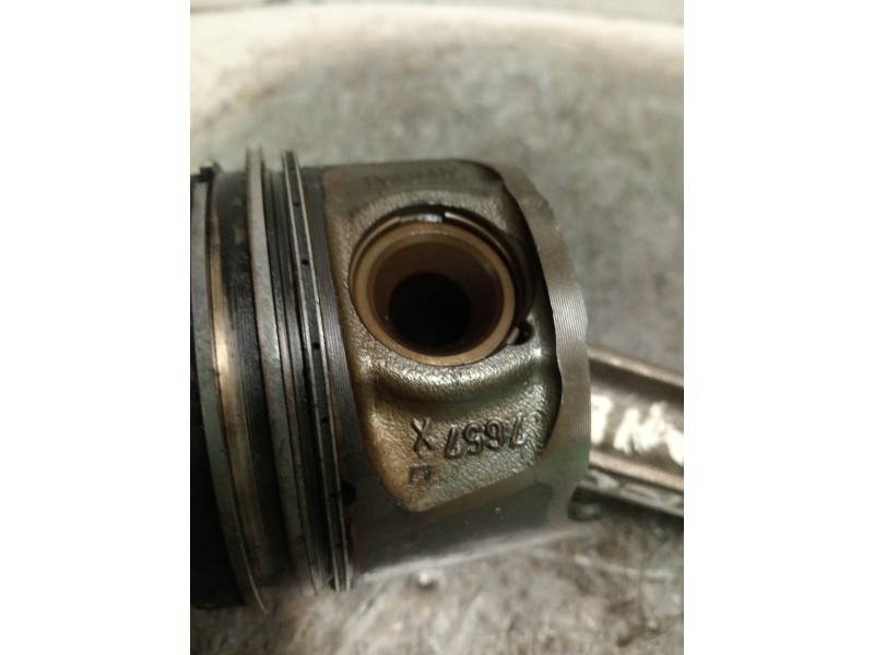 Recambio de piston para renault megane ii classic berlina expression referencia OEM IAM 7657  