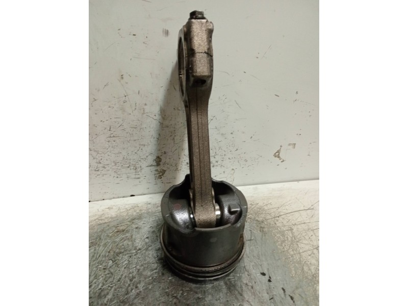 Recambio de piston para renault megane ii classic berlina expression referencia OEM IAM 7657  