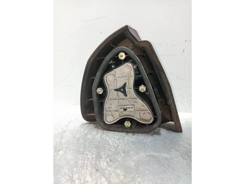 Recambio de piloto trasero derecho para mitsubishi carisma berlina 4 (da0) 1900 gls climatizado referencia OEM IAM   