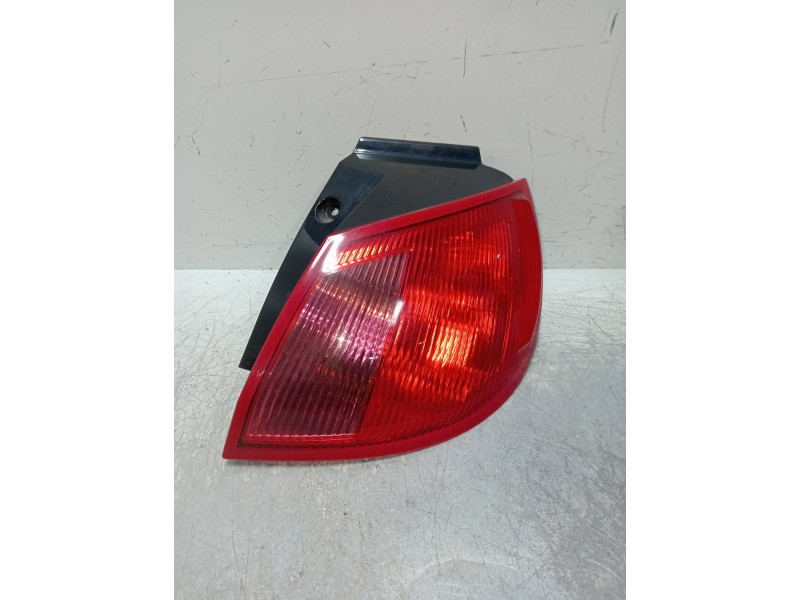 Recambio de piloto trasero derecho para mitsubishi colt berlina 3 (cz) 1.3 atlantis referencia OEM IAM MR957366  