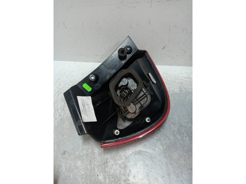 Recambio de piloto trasero derecho para mitsubishi colt berlina 3 (cz) 1.3 atlantis referencia OEM IAM MR957366  