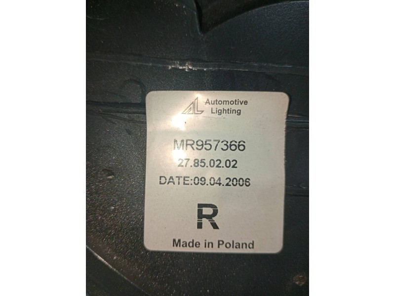 Recambio de piloto trasero derecho para mitsubishi colt berlina 3 (cz) 1.3 atlantis referencia OEM IAM MR957366  