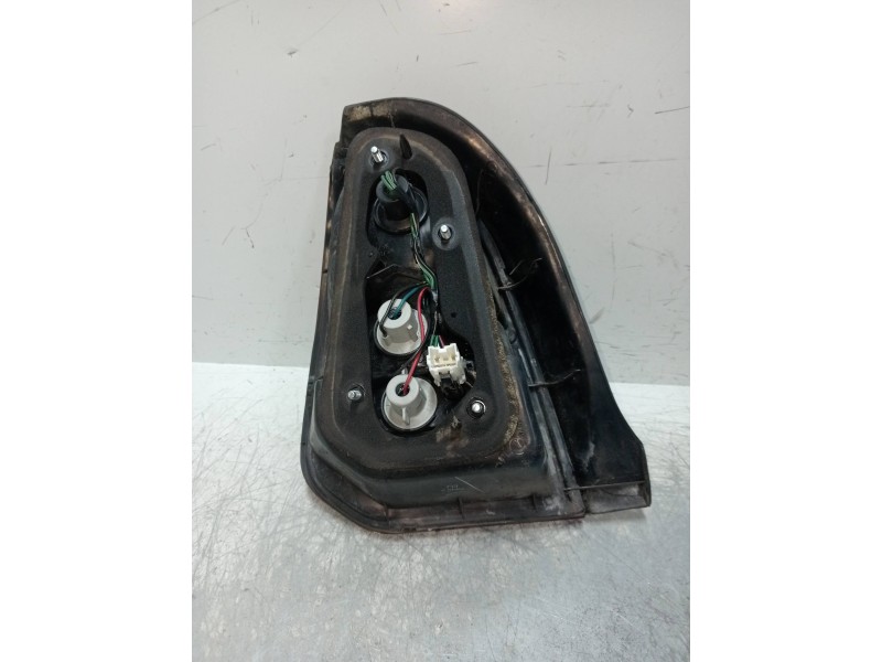 Recambio de piloto trasero derecho para mitsubishi colt (cj0) 1600 glx referencia OEM IAM   
