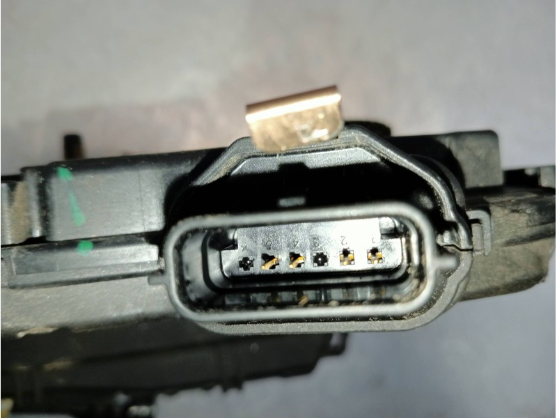 Recambio de motor cierre centralizado trasero izquierdo para renault clio iv limited referencia OEM IAM 825016604R  5P