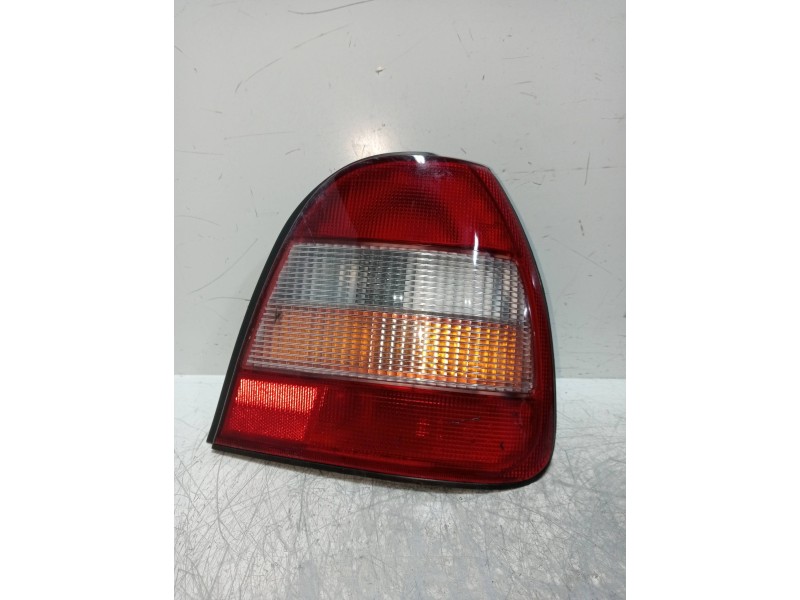 Recambio de piloto trasero derecho para nissan sunny berlina (n14) lx referencia OEM IAM   