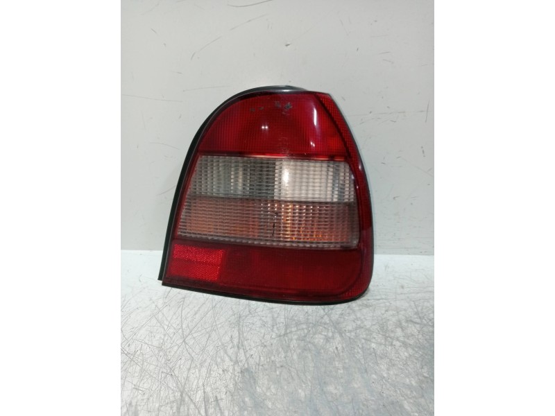 Recambio de piloto trasero derecho para nissan sunny berlina (n14) 2.0 diesel referencia OEM IAM    Recambio de piloto trasero derecho para nissan sunny berlina (n14) 2.0 diesel referencia OEM IAM