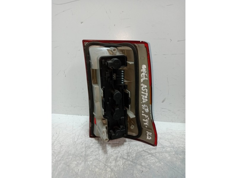 Recambio de piloto trasero izquierdo para opel astra f caravan referencia OEM IAM   