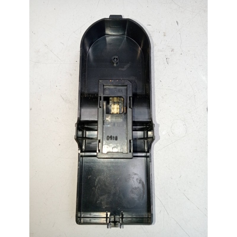 Recambio de mando elevalunas delantero derecho para opel zafira b 1.9 16v cdti cat (z 19 dth / lrd) referencia OEM IAM 13197132 