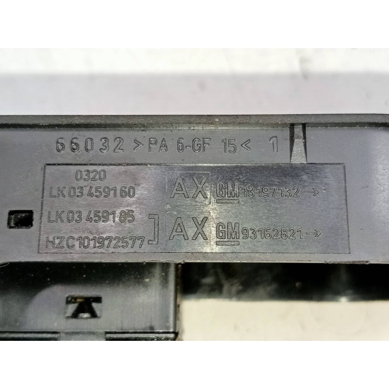 Recambio de mando elevalunas delantero derecho para opel zafira b 1.9 16v cdti cat (z 19 dth / lrd) referencia OEM IAM 13197132 