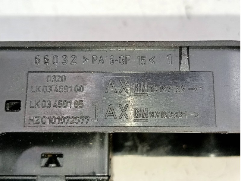 Recambio de mando elevalunas delantero derecho para opel zafira b 1.9 16v cdti cat (z 19 dth / lrd) referencia OEM IAM 13197132 