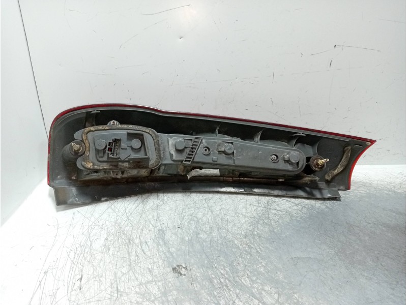 Recambio de piloto trasero derecho para fiat punto berl. (176) 60 sx referencia OEM IAM   