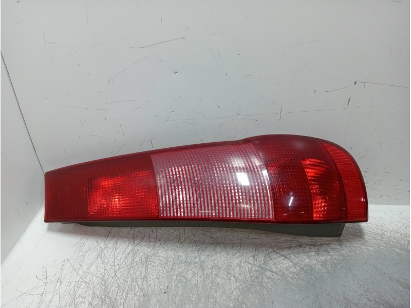 Recambio de piloto trasero derecho para fiat punto berlina (176) td 60 s referencia OEM IAM 36500748  