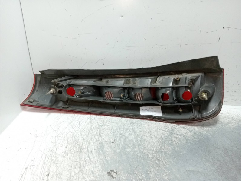 Recambio de piloto trasero derecho para fiat punto berlina (176) td 60 s referencia OEM IAM 36500748  