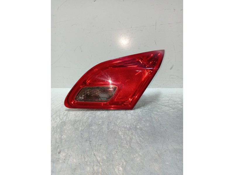 Recambio de piloto trasero derecho interior para opel astra j lim. 1.6 16v cat referencia OEM IAM   