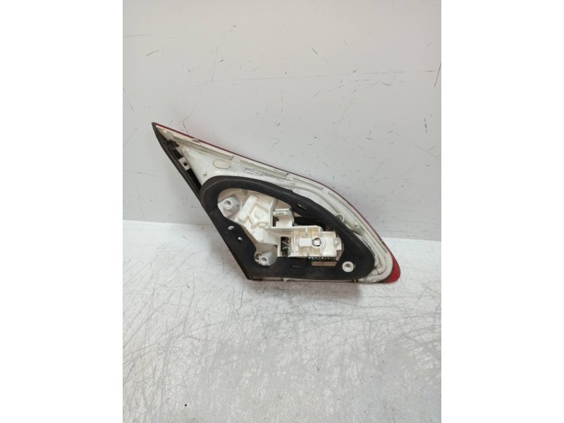 Recambio de piloto trasero derecho interior para opel astra j lim. 1.6 16v cat referencia OEM IAM   