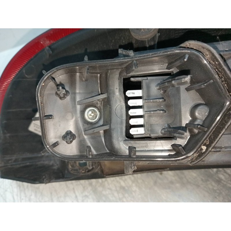 Recambio de piloto trasero derecho para opel corsa c blue line referencia OEM IAM 89302181  