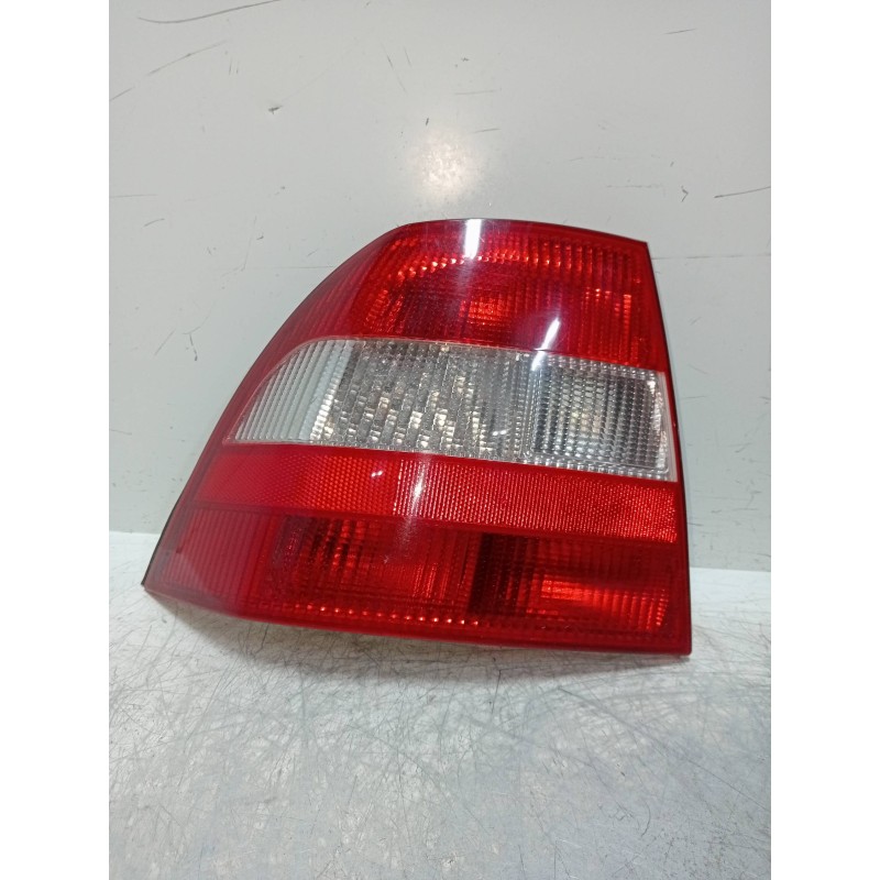 Recambio de piloto trasero izquierdo para opel vectra b berlina comfort referencia OEM IAM 90568047  